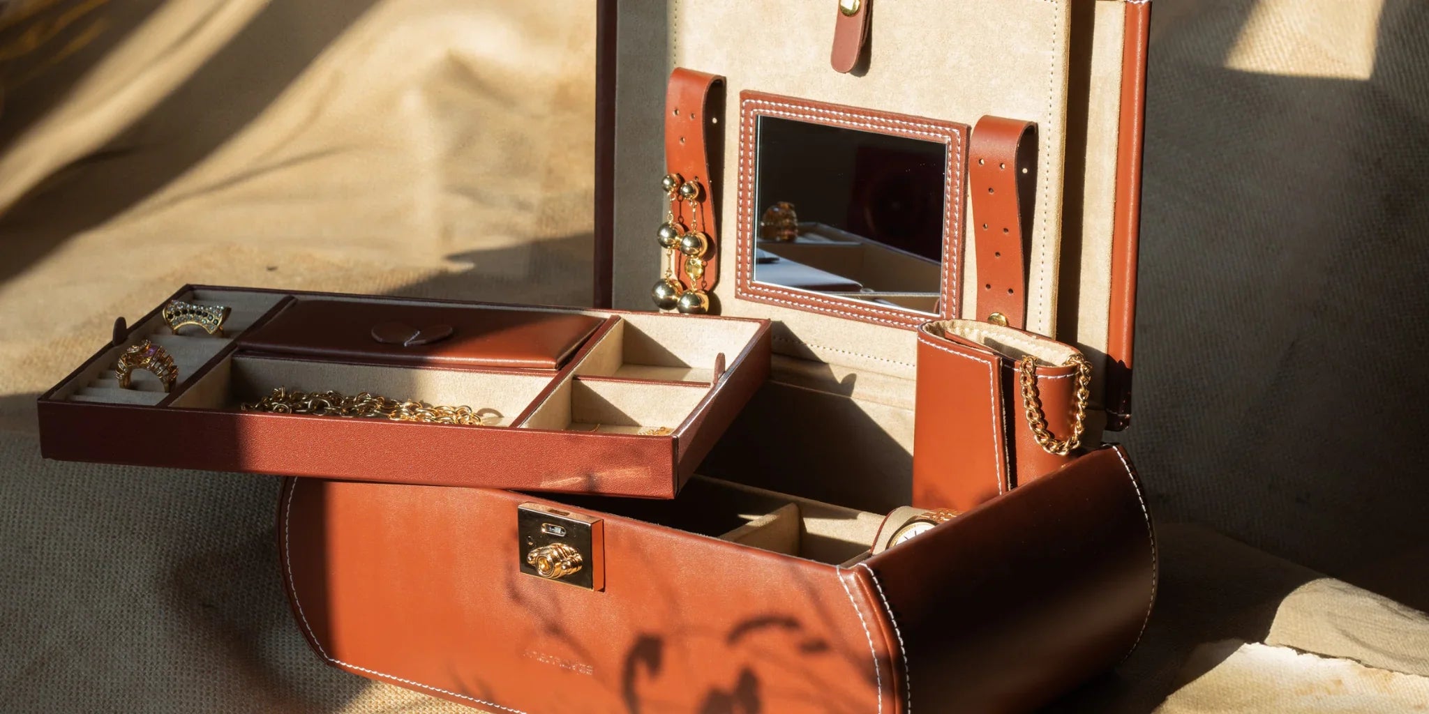 Boîte à bijoux marron en cuir