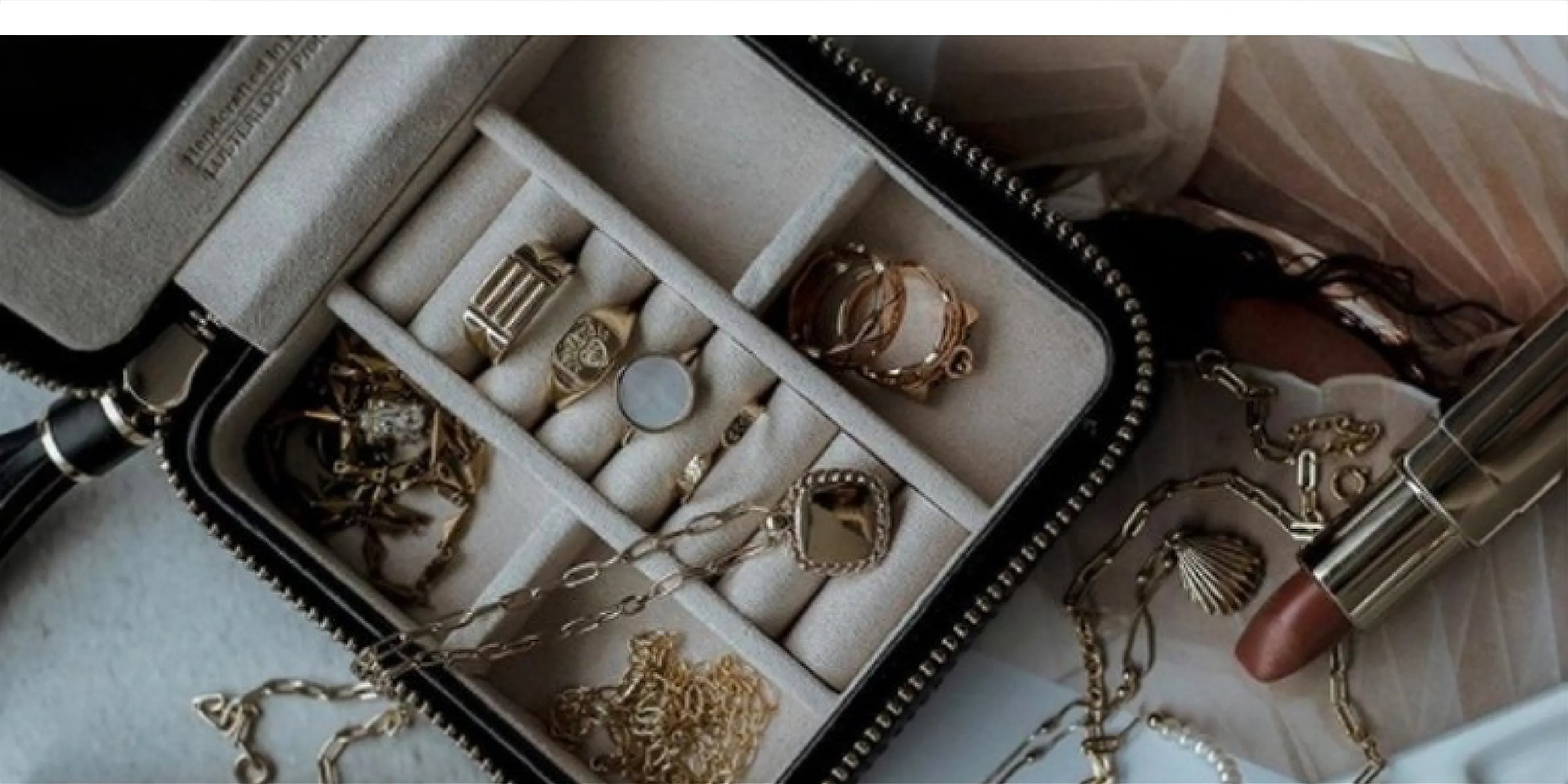 Petite boîte à bijoux en velours