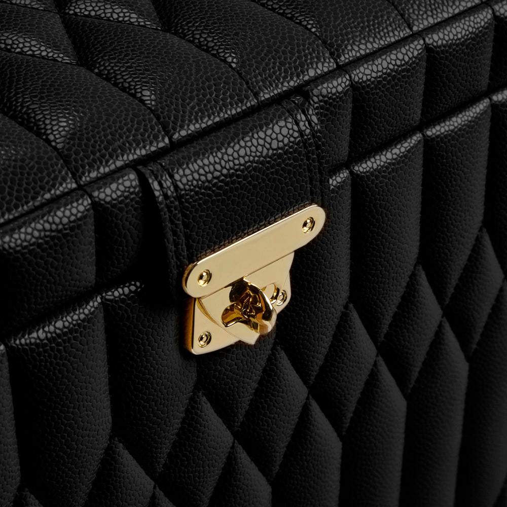 Zoom sur le revêtement matelassé de la boîte à bijoux Wolf 1834 Lauren -  Coloris Noir