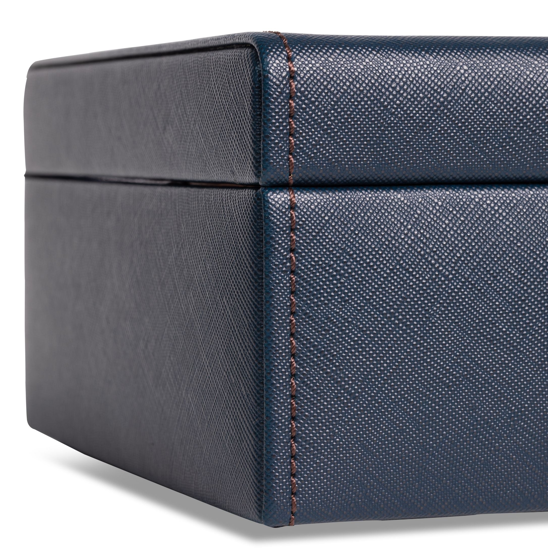 Zoom sur le coin arrière de la boîte à montre Bond dix emplacements -  Coloris bleu foncé intérieur marron foncé