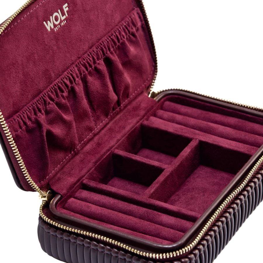 Coffret à bijoux bordeaux avec intérieur en velours de la marque Wolf