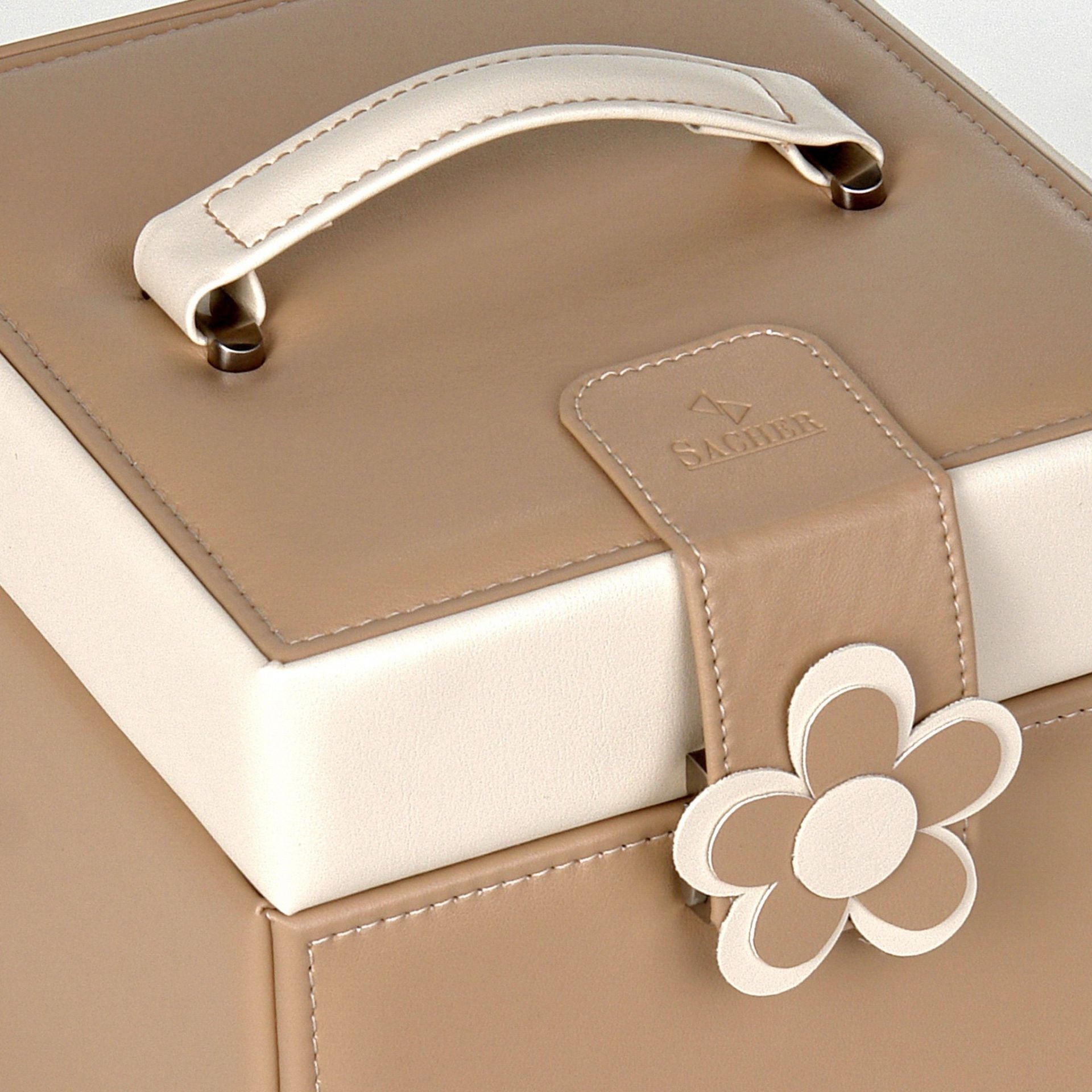 Grand coffret à bijoux beige en cuir avec motif fleur de la marque Sacher