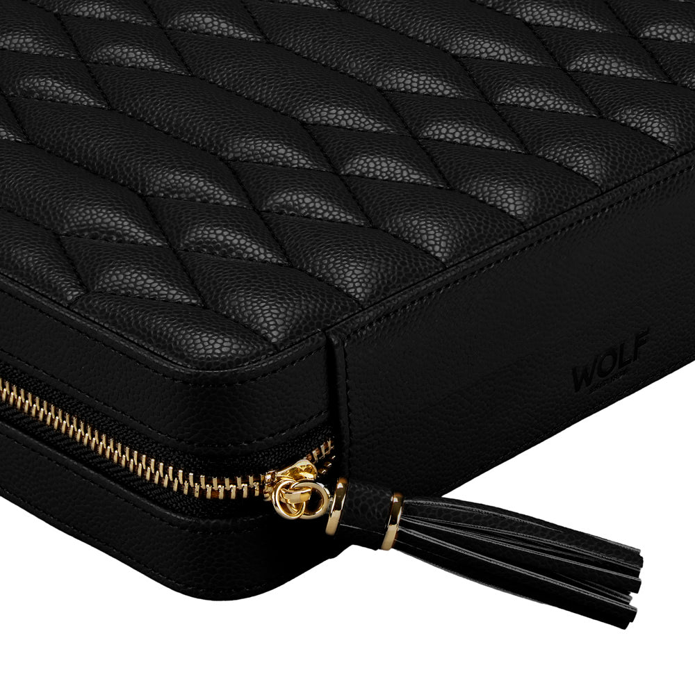 Zoom sur le revètement matelassé du grand étui à bijoux Wolf 1834 Lauren -  Coloris noir