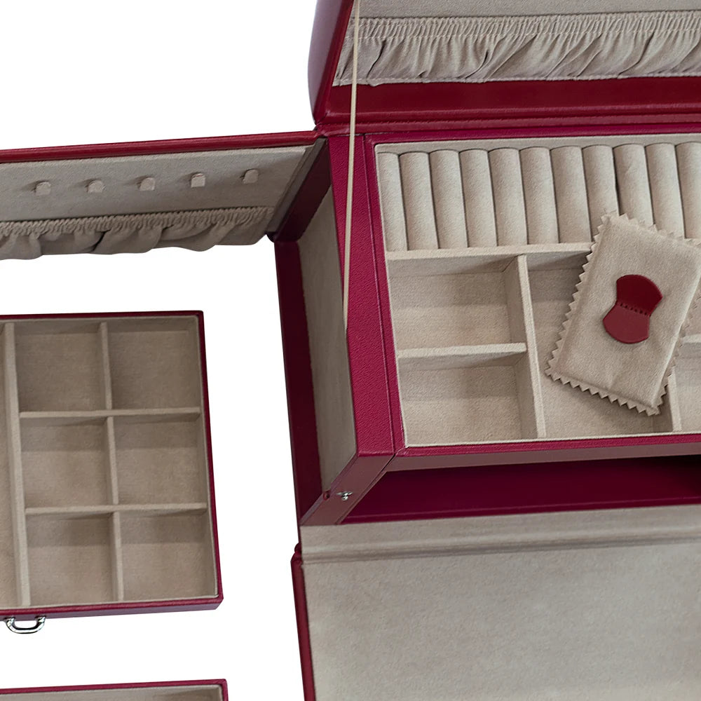 Zoom sur les compartiments intérieurs et les coussins de la grande boîte à bijoux Cordoba -  Coloris Rouge intérieur velours beige