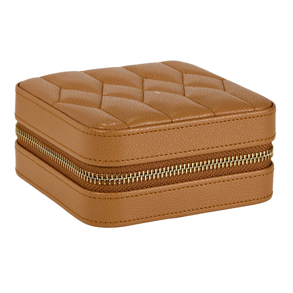 Vue fermée transverse du petit étui à bijoux Wolf 1834 Lauren -  Coloris caramel