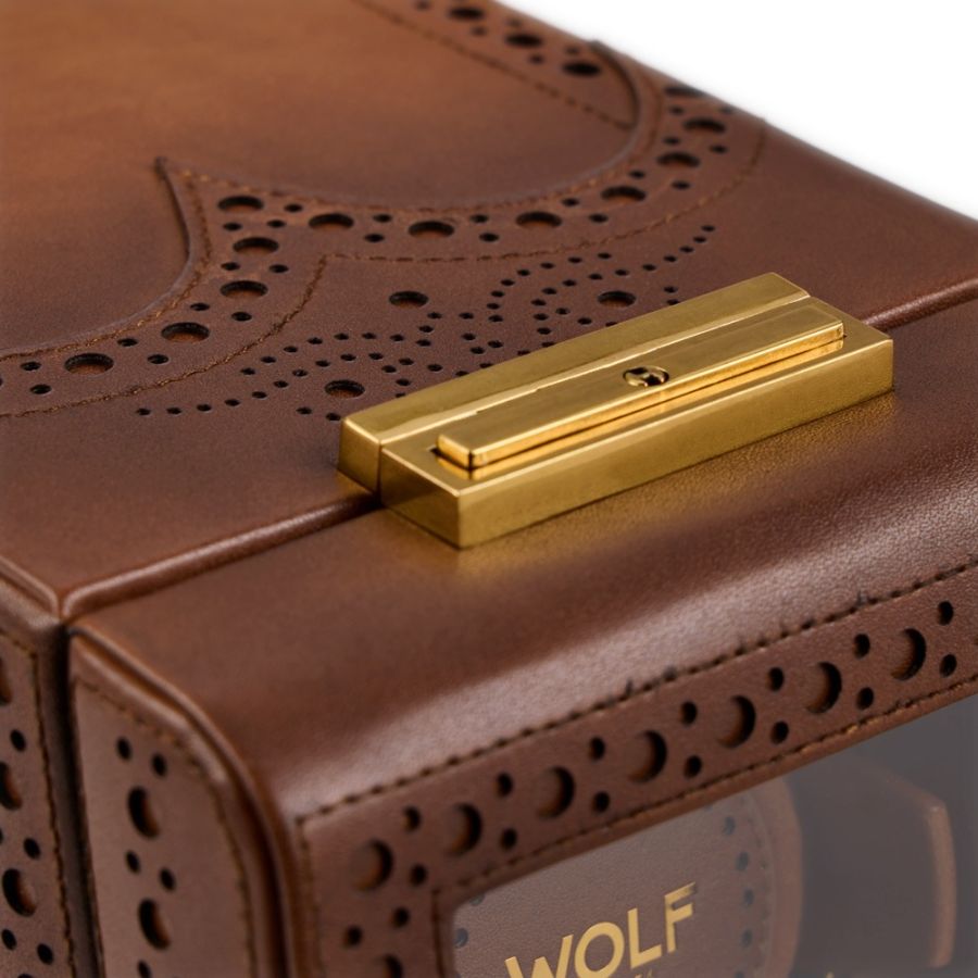 Remontoir Wolf 1834, collection Brogue - Esthétique vintage et intemporelle des célèbres chaussures britanniques « brogue » - Revetement haut de gamme effet cuir patiné - Un emplacement