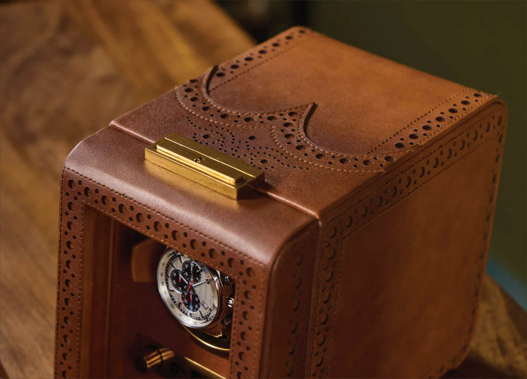 Remontoir Wolf 1834, collection Brogue - Esthétique vintage et intemporelle des célèbres chaussures britanniques « brogue » - Revetement haut de gamme effet cuir patiné - Un emplacement