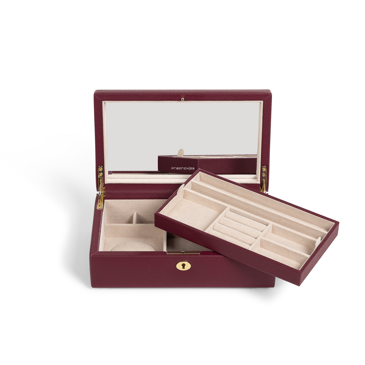 Boîte à bijoux en cuir bordeaux de la collection Vitoria. Vue ouverte, avec compartiment posé en travers. Fond blanc