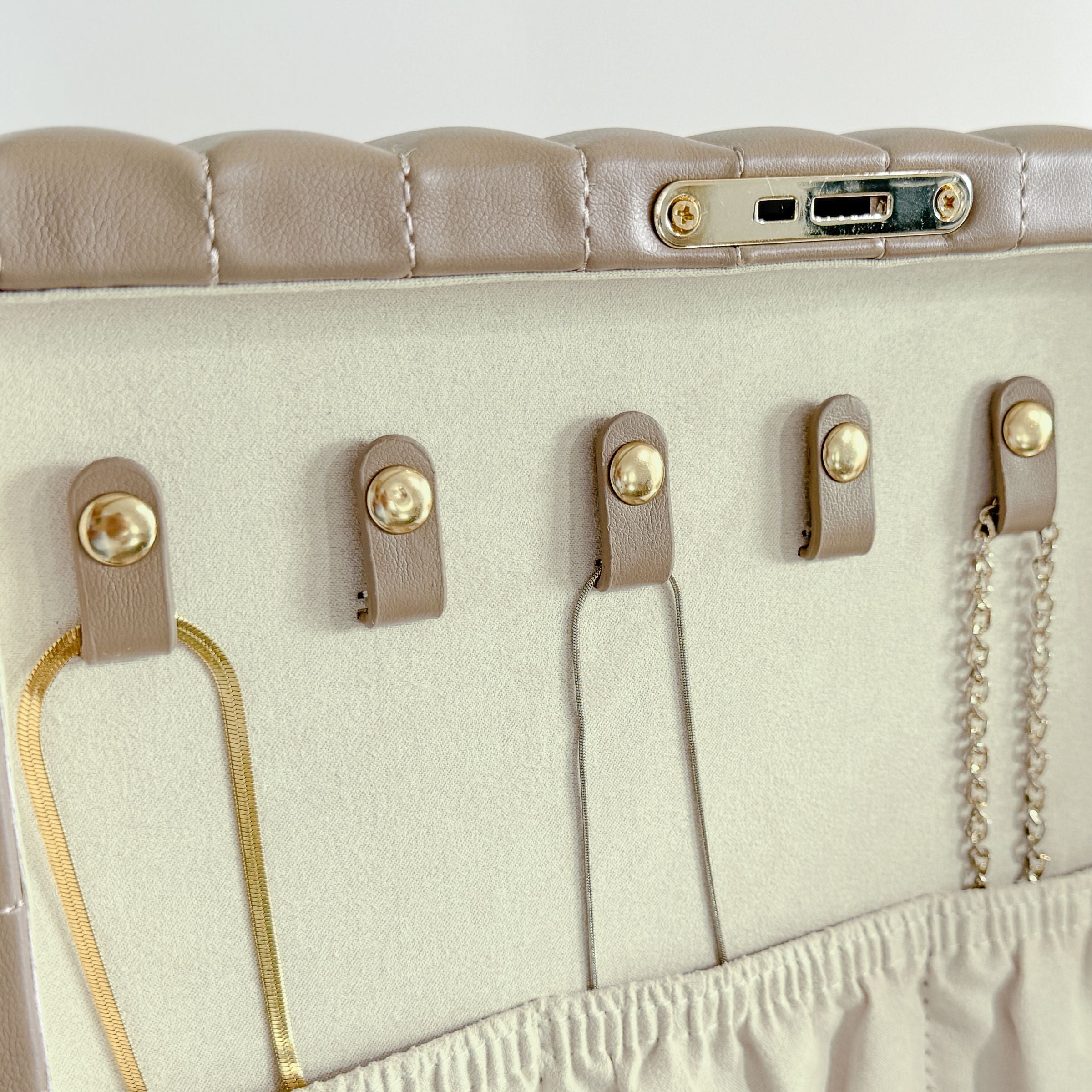Boîte à bijoux matelassé | Saphira | Taupe