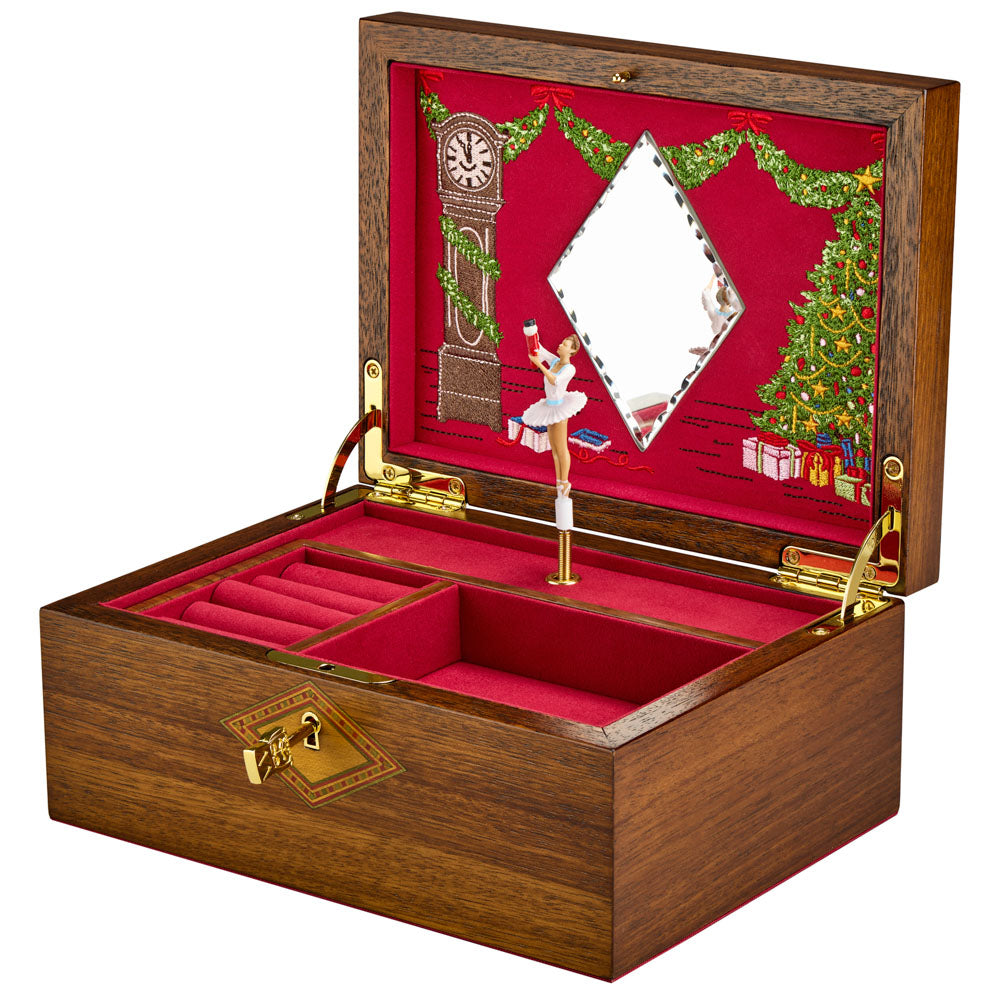 Vue transverse ouverte de la boîte à bijoux musicale en bois de la collection Ballet de Wolf 1834, avec ballerine femme à la peau claire - Modèle Casse-Noisette & Danse de la Fée Dragée de Tchaïkovski