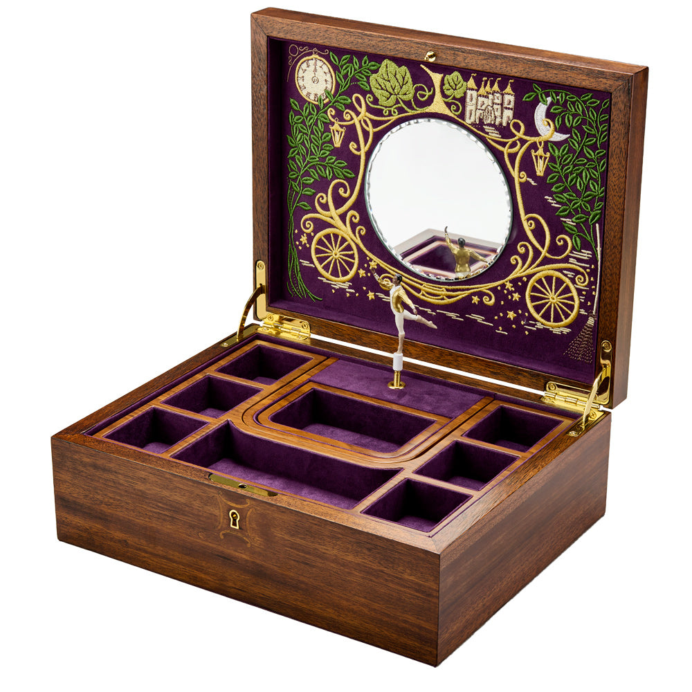 Vue transverse ouverte de la boîte à bijoux musicale en bois de la collection Ballet de Wolf 1834, avec ballerine homme à la peau foncé -  Modèle Cendrillon - Musique Valse des Fleurs de Tchaïkovsky