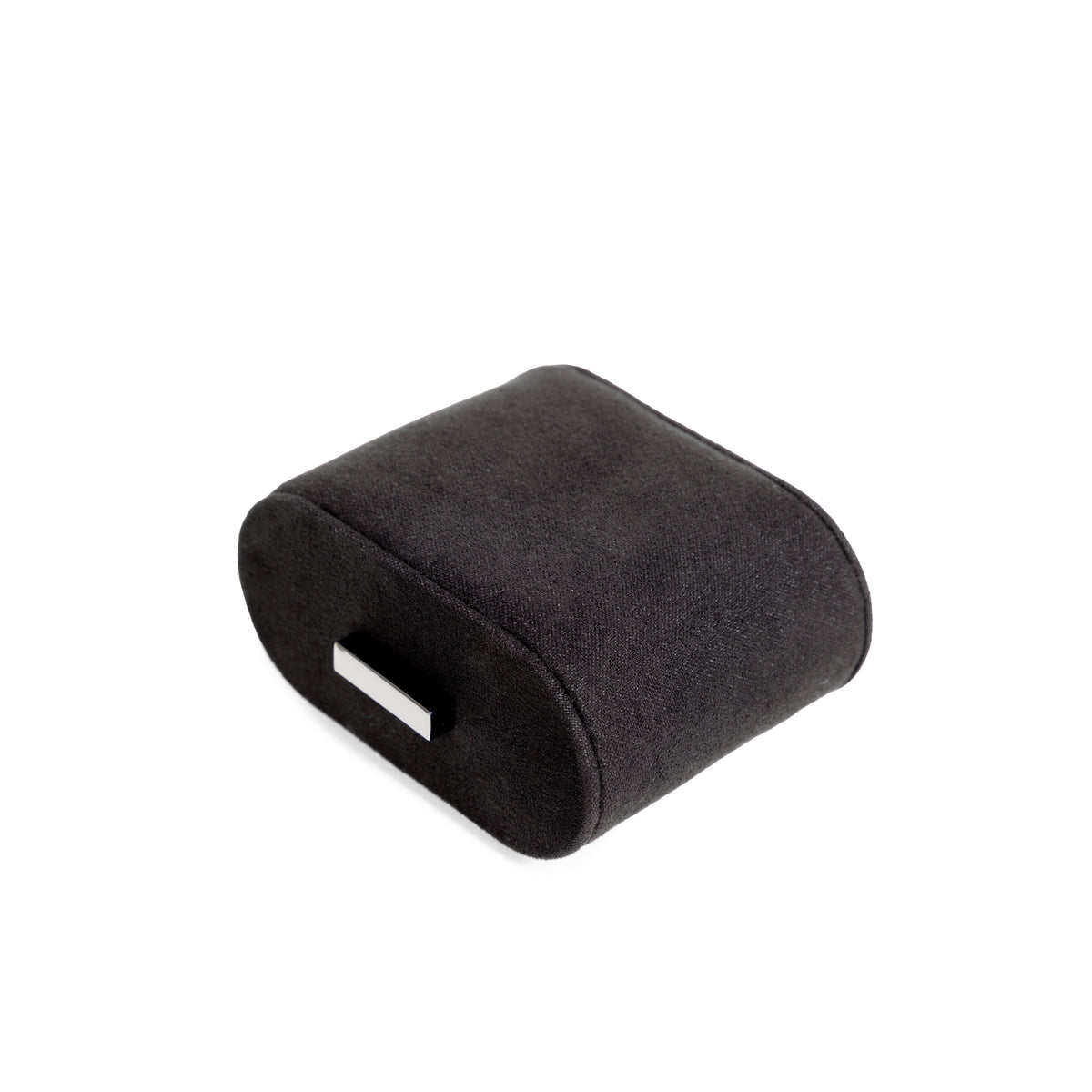 Boîte à montre vitrée en cuir noir avec passepoil rouge Maranello, dix emplacements. Zoom sur le coussin avec structure métallique sur fond blanc