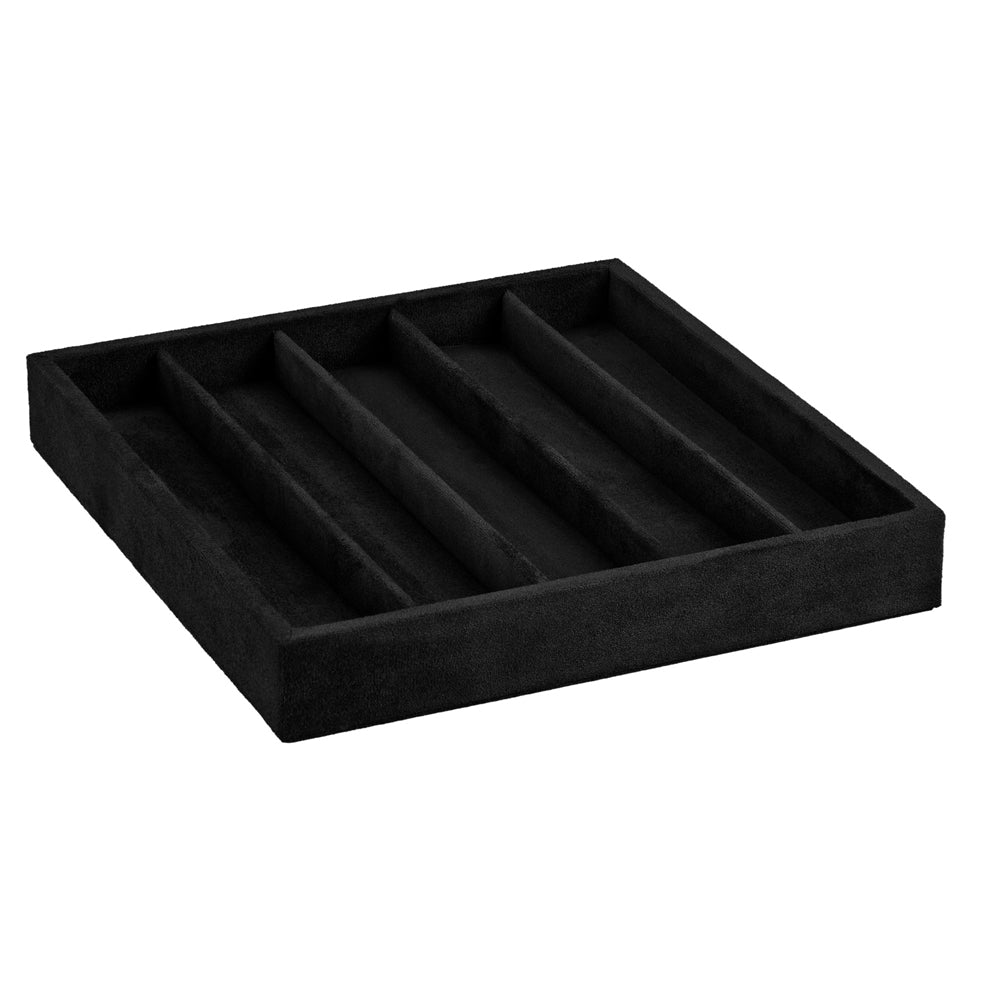 Coffre fort biométrique et remontoir huit emplacements de la collection The Den, manufacture Wolf 1834, coloris noir. Zoom sur un compartiment à bijoux