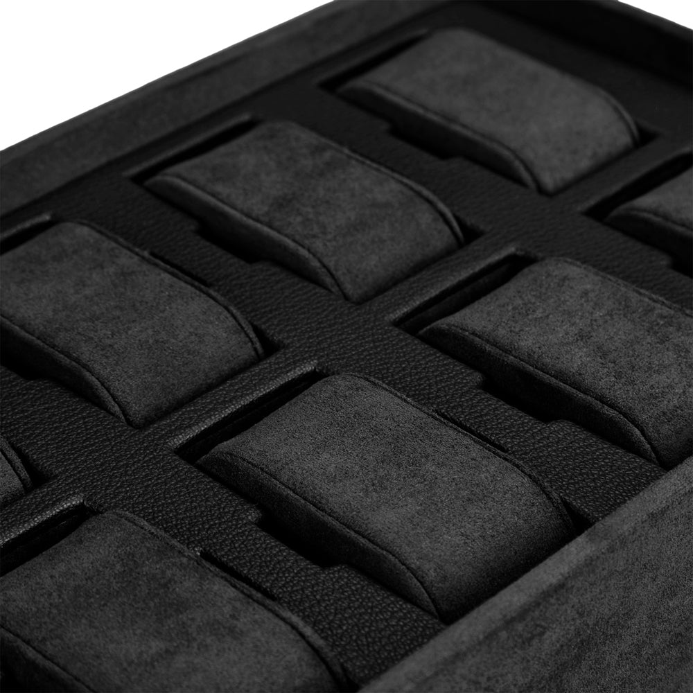 Coffre fort biométrique et remontoir huit emplacements de la collection The Den, manufacture Wolf 1834, coloris noir. Zoom sur les emplacements pour montre du coffret à montre