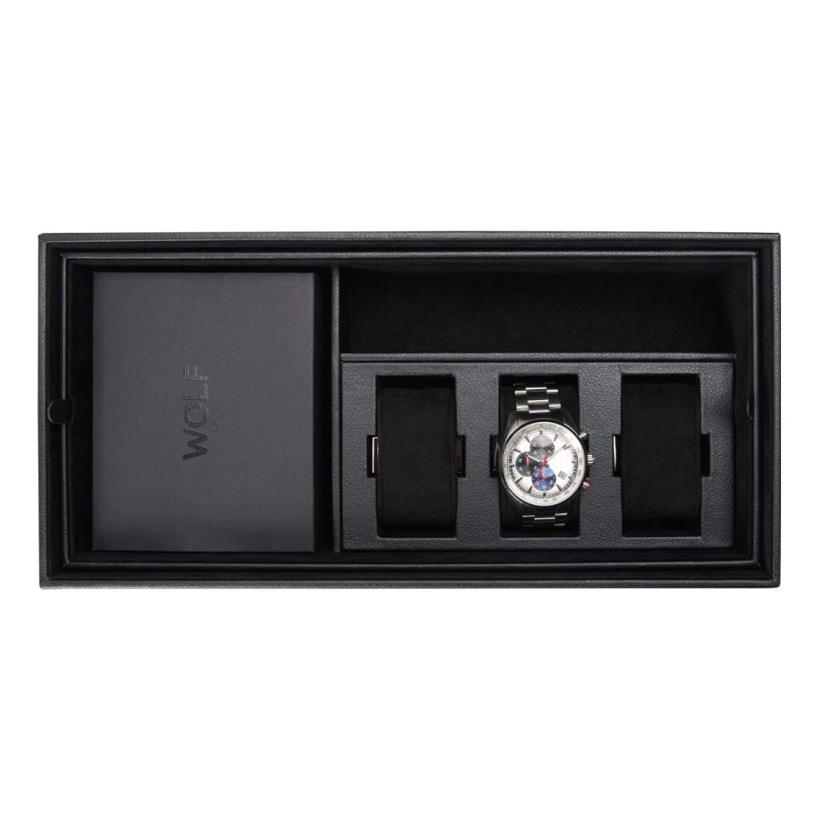 Coffre fort biométrique et remontoir quatre emplacements de la collection The Den, manufacture Wolf 1834, coloris noir. Zoom sur le compartiment de stockage à montre intégré dans le coffre fort