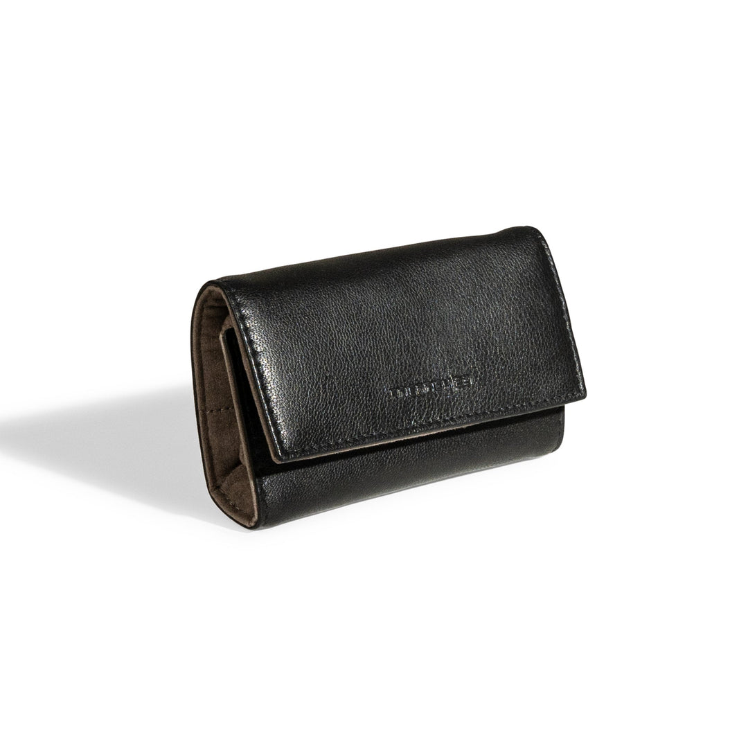 Pochette en cuir véritable Sienna, cuir véritable, noire, vue fermée, en biais