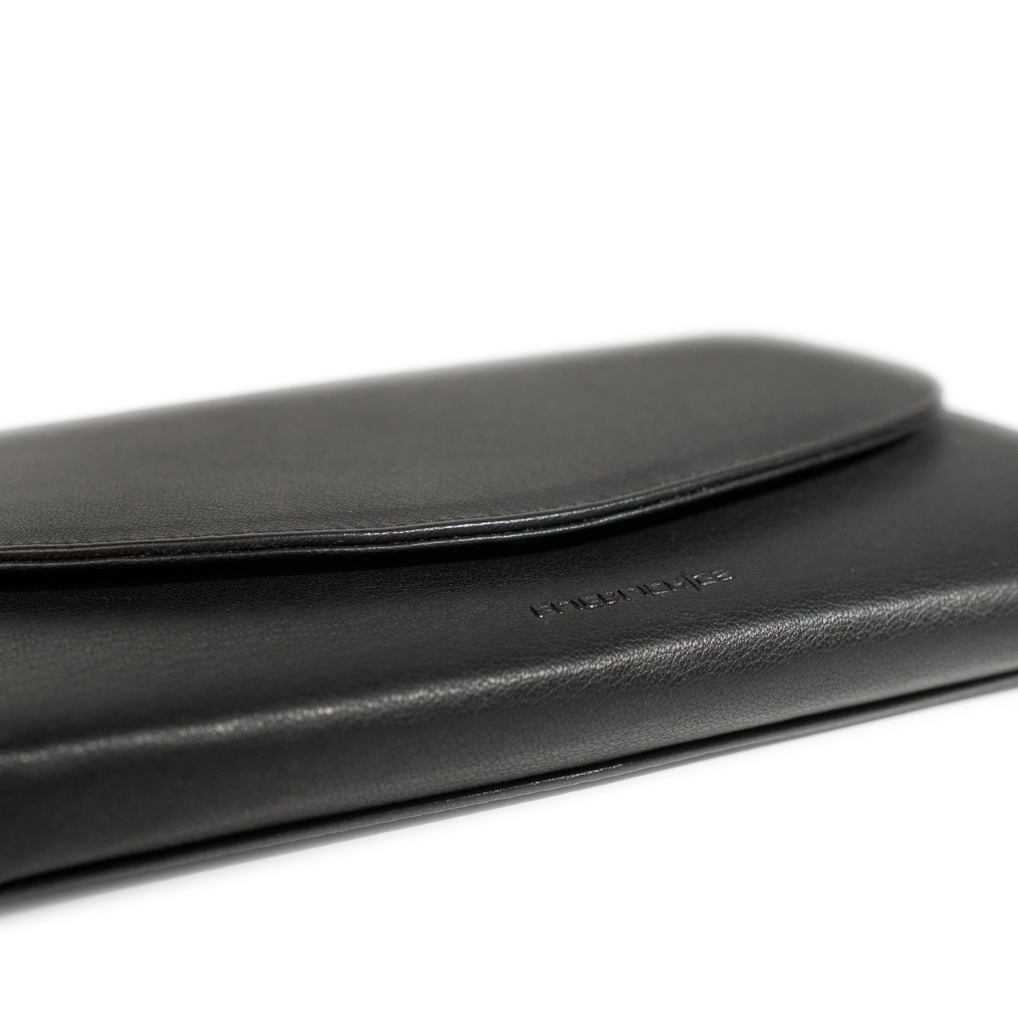 Grand étui à bijoux de voyage en cuir véritable Sienna, noir, vue fermée posé à plat