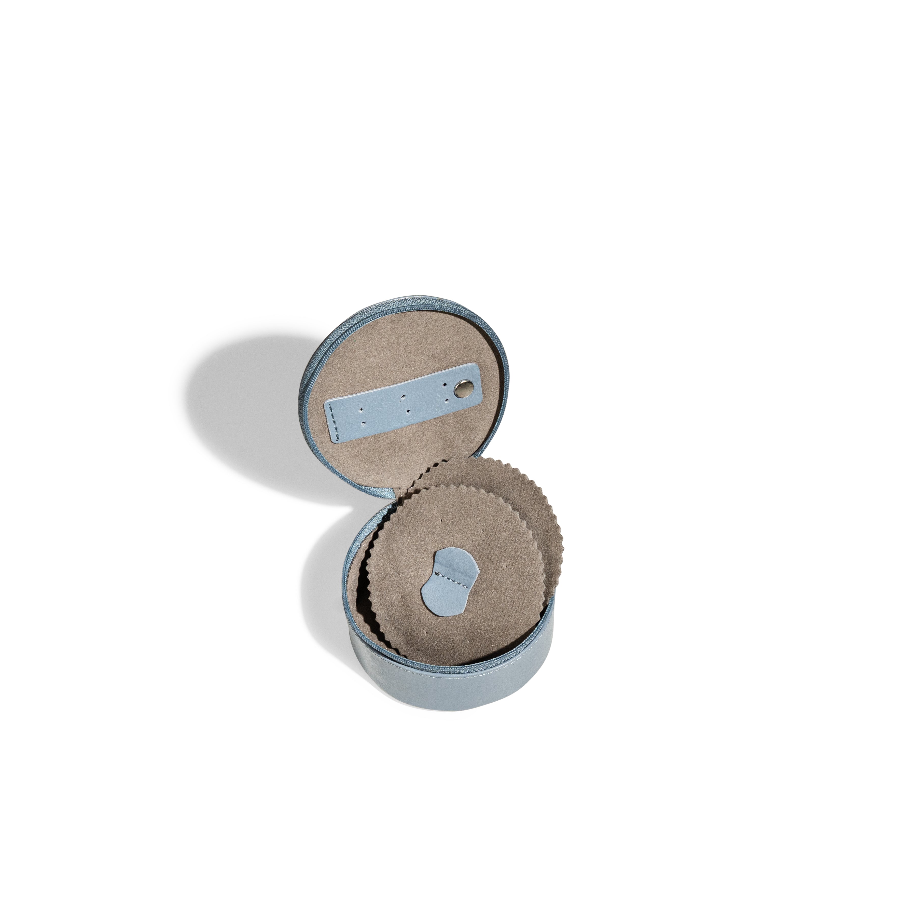 Mini boite à bijoux ronde en cuir véritable Sienna, bleu clair, vue ouverte