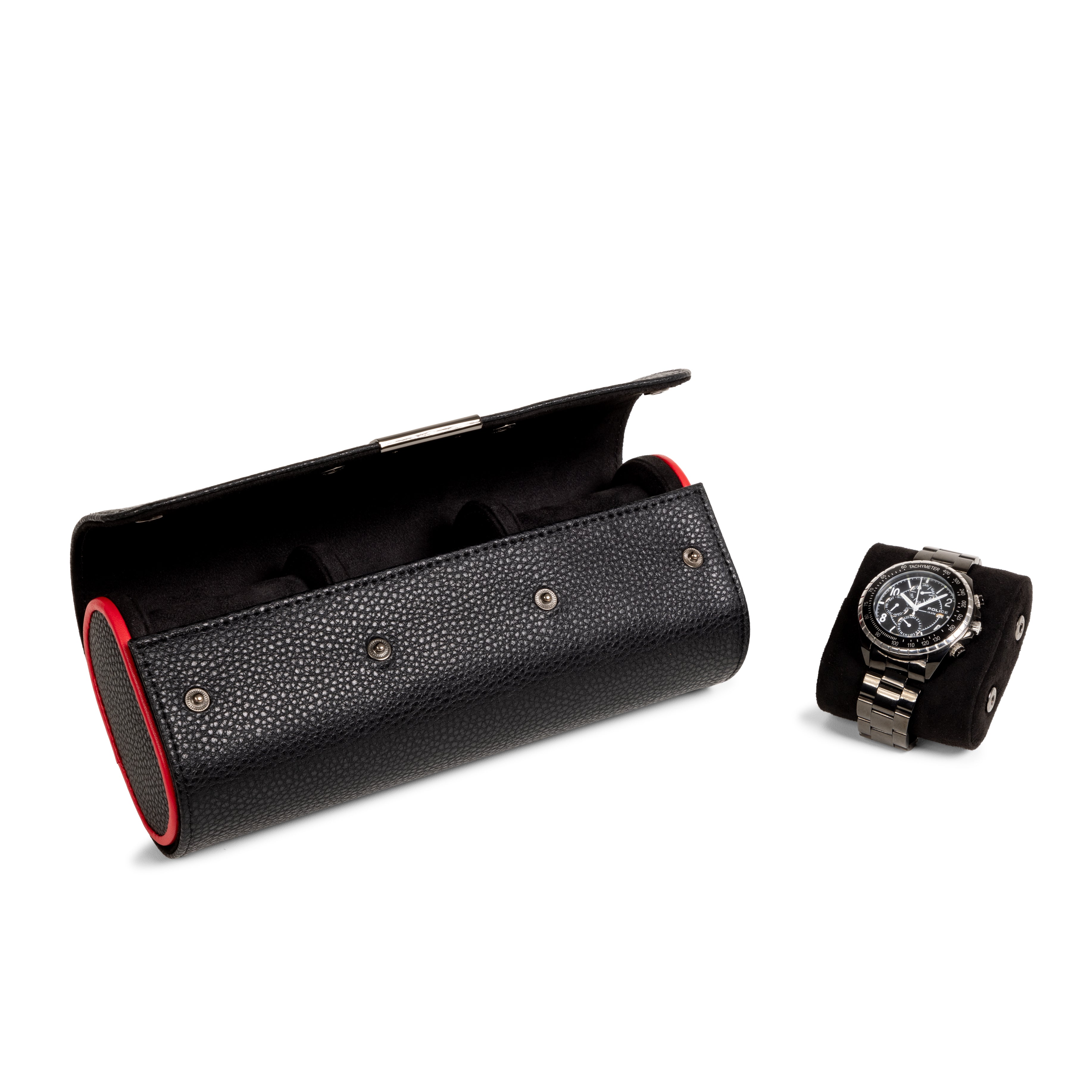 Etui à montre en cuir noir avec passepoil rouge Maranello, trois emplacements. Vue déclipsée, de face transverse sur fond blanc. Un coussin à montre est sorti de l'étui et posé à côté, avec une montre autour du coussin