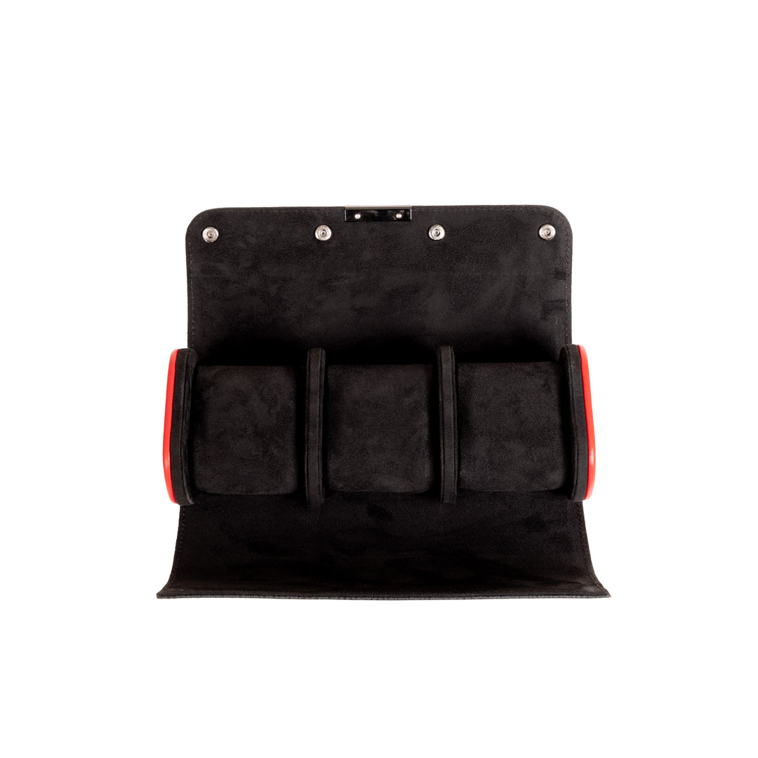 Etui à montre en cuir noir avec passepoil rouge Maranello, trois emplacements. Vue ouverte de face sur fond blanc